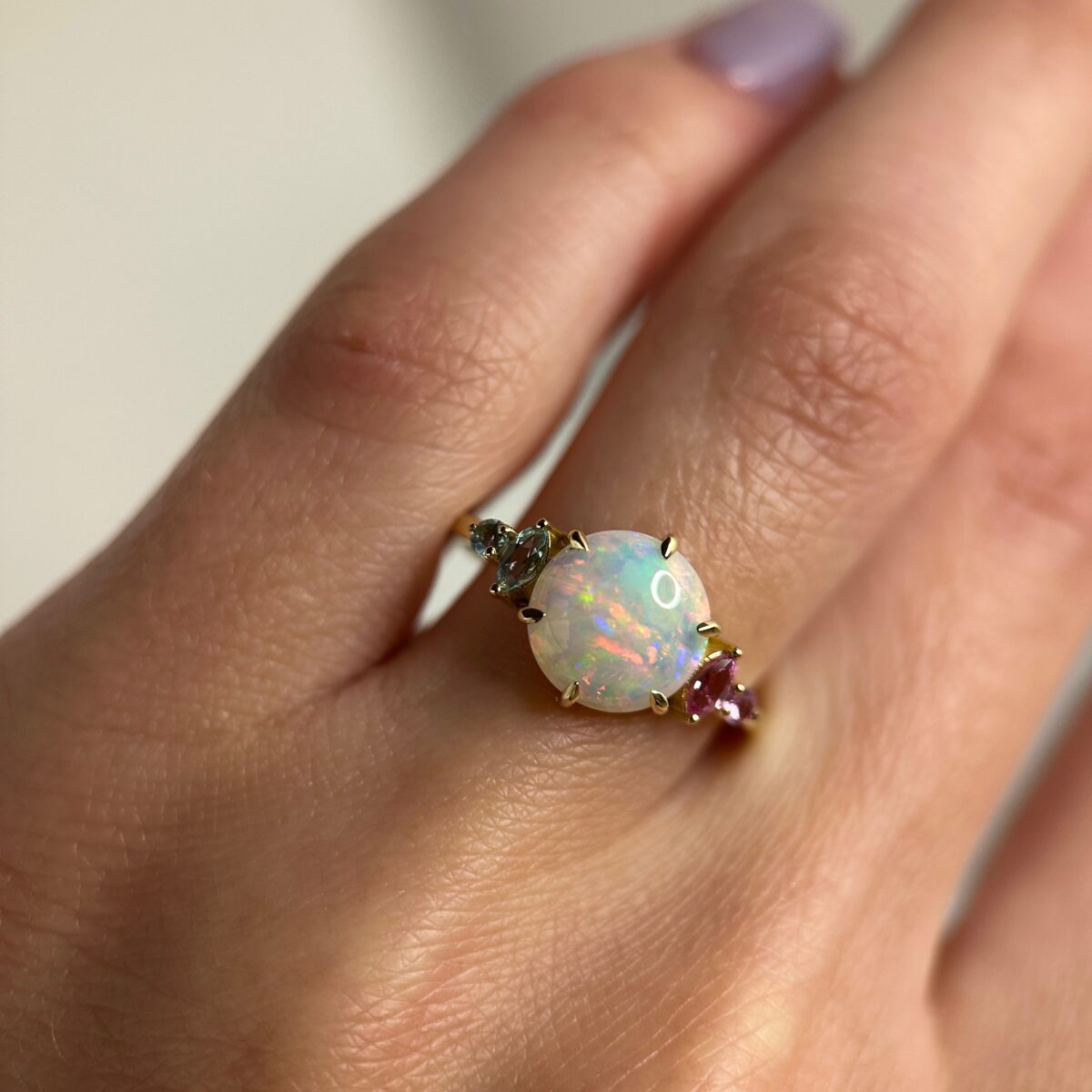 14K Yellow gold ring with Australian Crystal Opal, Pink Sapphires and Aquamarines SZ 7 - Image 3