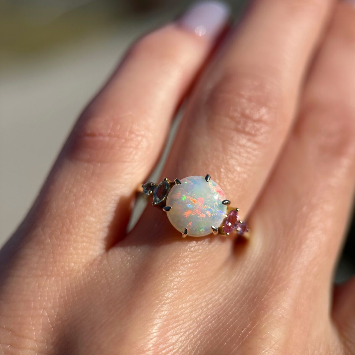 14K Yellow gold ring with Australian Crystal Opal, Pink Sapphires and Aquamarines SZ 7 - Image 4