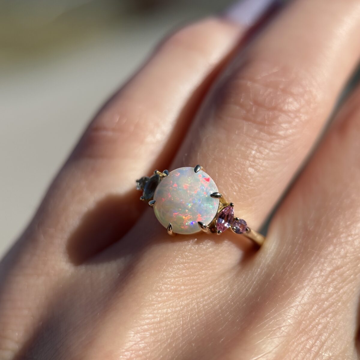 14K Yellow gold ring with Australian Crystal Opal, Pink Sapphires and Aquamarines SZ 7 - Image 6