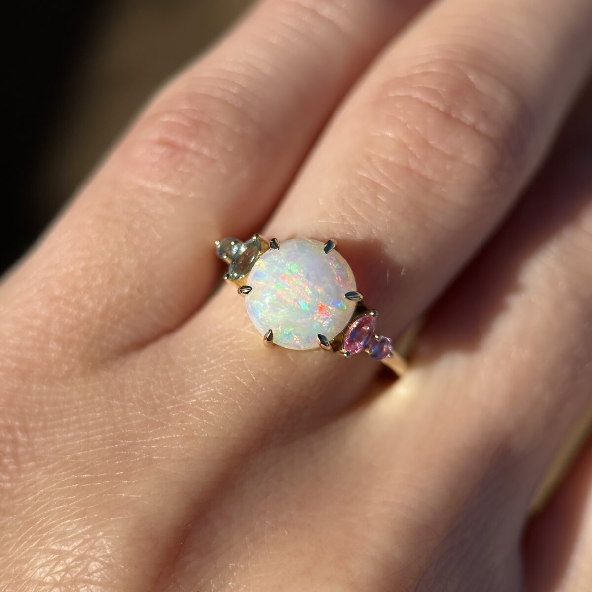 14K Yellow gold ring with Australian Crystal Opal, Pink Sapphires and Aquamarines SZ 7 - Image 7