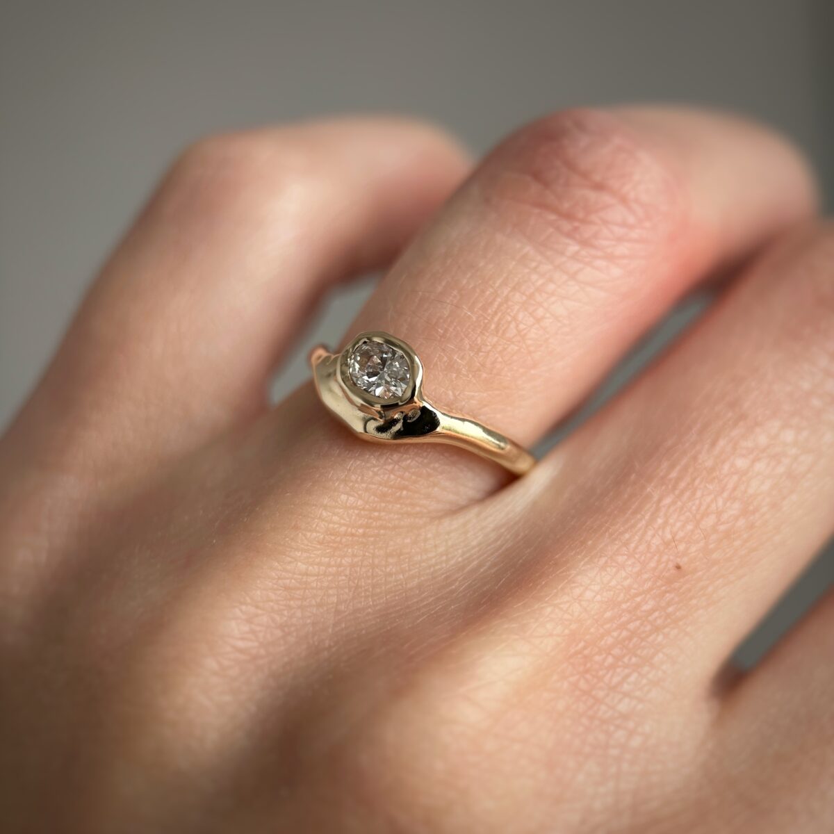 14K Molten Yellow Gold ring with Diamond SZ 4.25 - Image 4