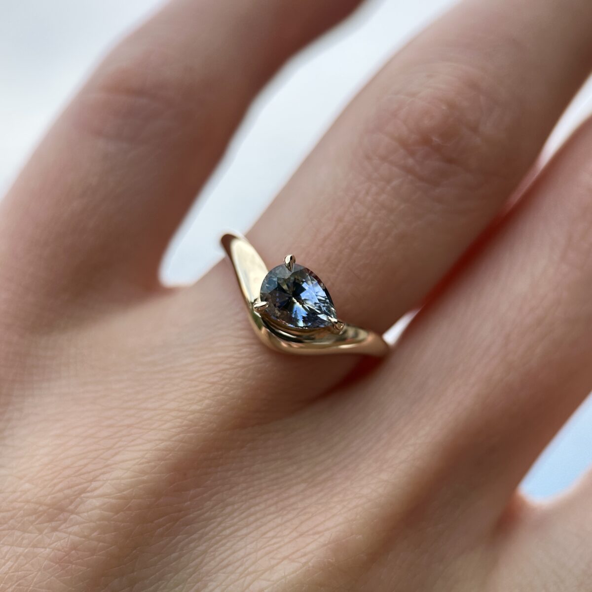 14K Yellow Gold Caia ring with Bi-color Sapphire SZ 5 - Image 8
