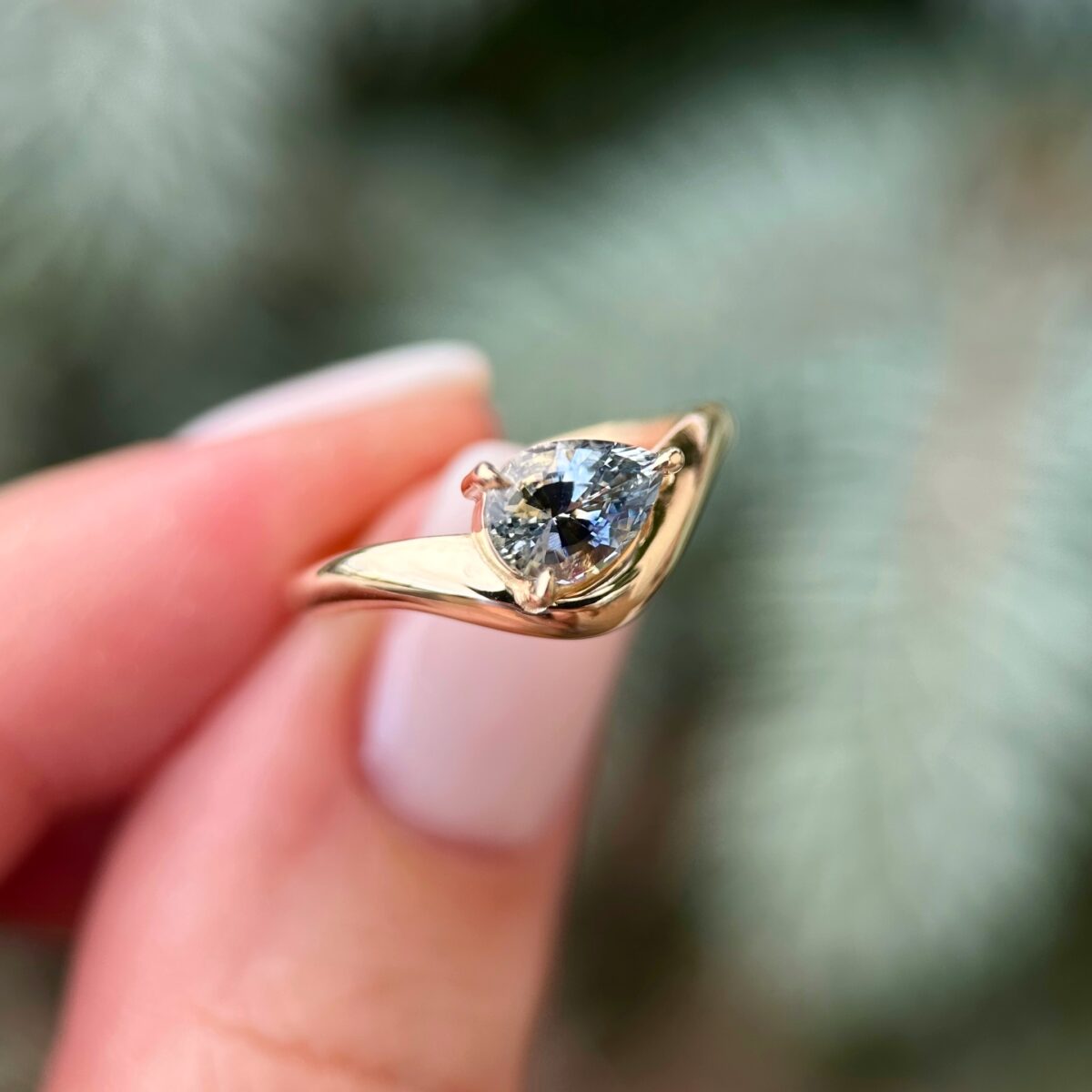 14K Yellow Gold Caia ring with Bi-color Sapphire SZ 5 - Image 10