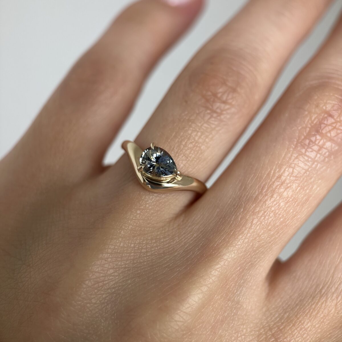 14K Yellow Gold Caia ring with Bi-color Sapphire SZ 5 - Image 13