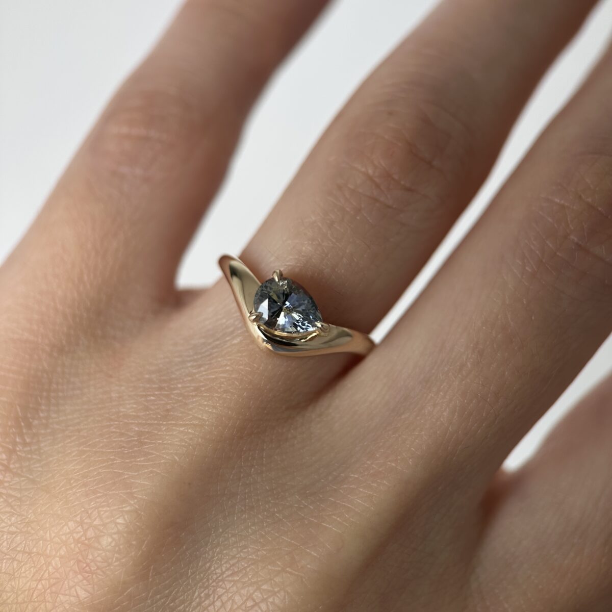 14K Yellow Gold Caia ring with Bi-color Sapphire SZ 5 - Image 15