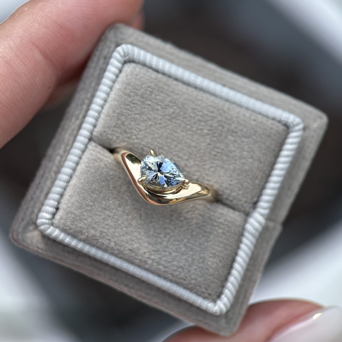 14K Yellow Gold Caia ring with Bi-color Sapphire SZ 5 - Image 17
