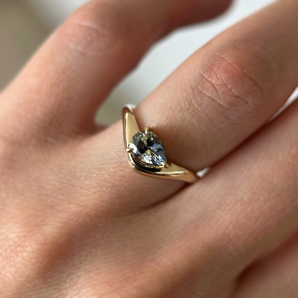 14K Yellow Gold Caia ring with Bi-color Sapphire SZ 5 - Image 14
