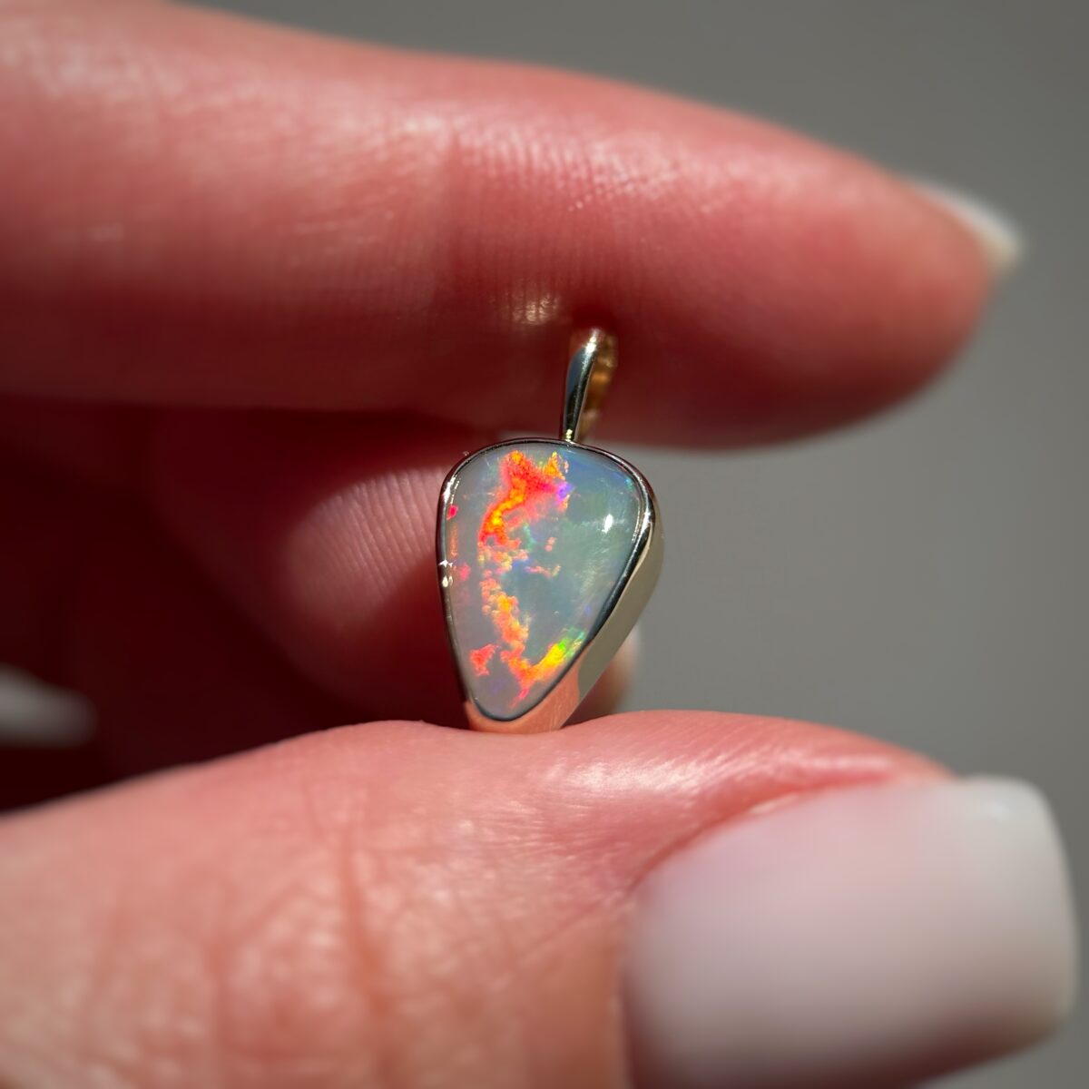 14K Yellow gold pendant with Australian Dark Opal - Image 3