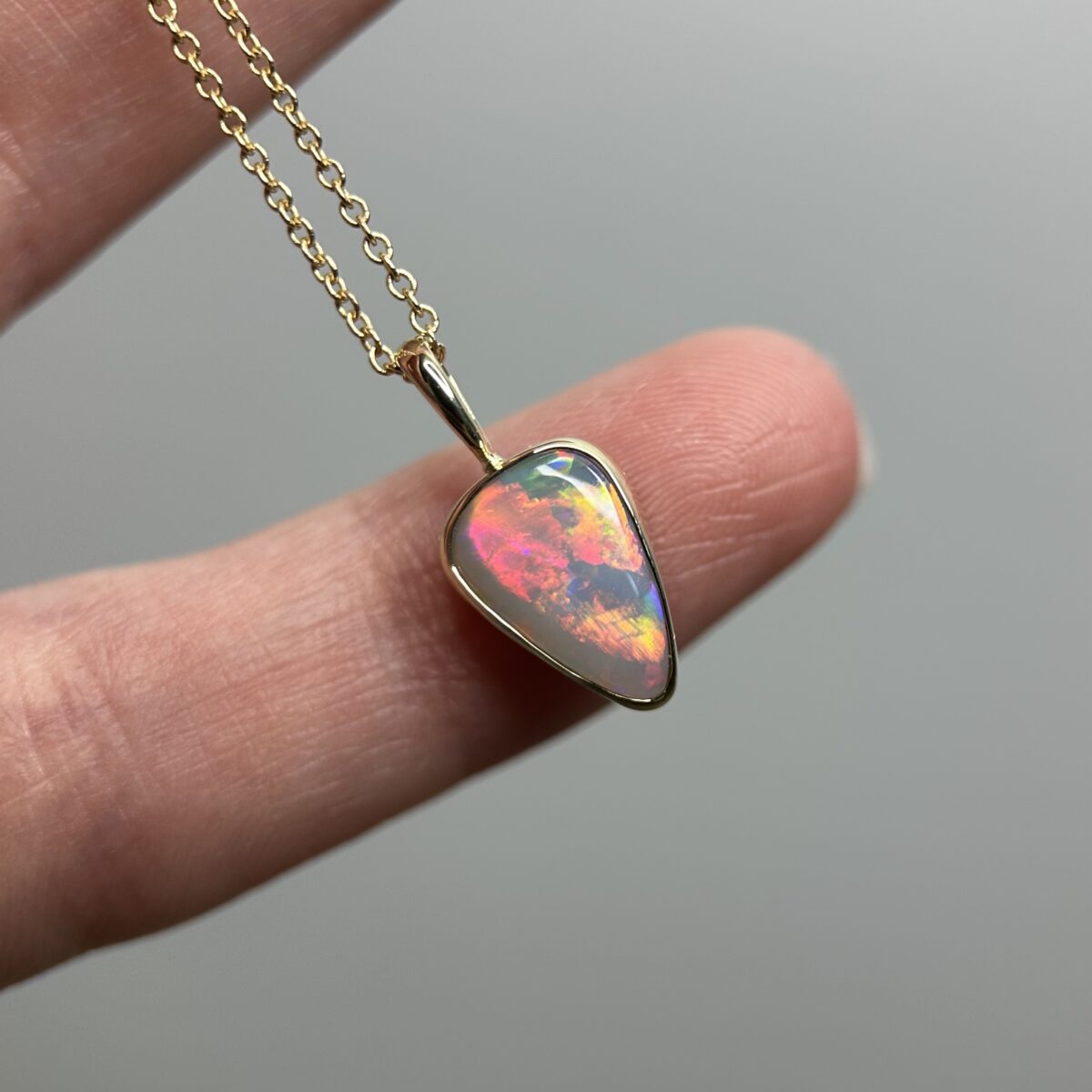 14K Yellow gold pendant with Australian Dark Opal - Image 10